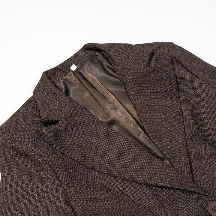 Veste blazer pour femmes avec un look sur mesure et des détails de volants raffinés Chic & Stil