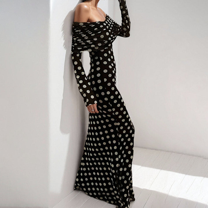 Robe maxi élégante pour femmes avec design sans épaules et motif à pois à la mode Chic & Stil