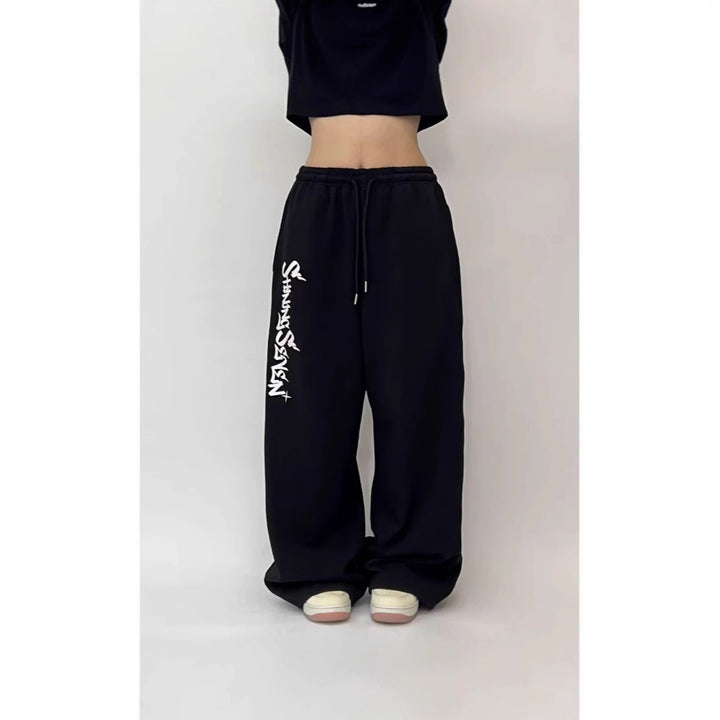 Women's casual jogging pants with a wide cut and sport graphic Chic & Stil
