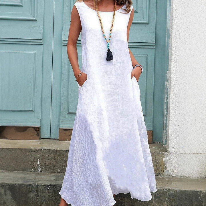 Maxi dress for women with practical pockets and flowing cut Lune London