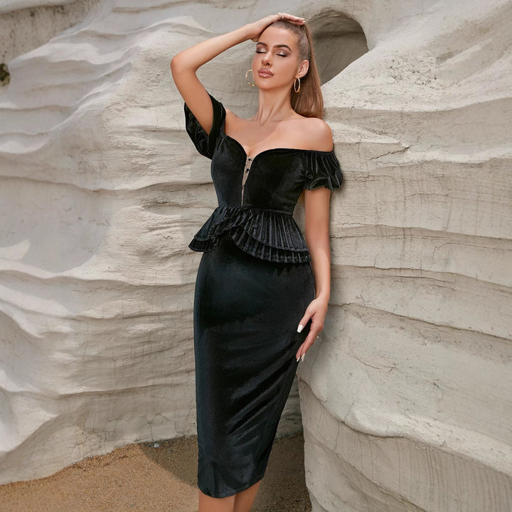 Robe de soirée pour femme sur mesure avec design off-shoulder et détails en volants Chic & Stil