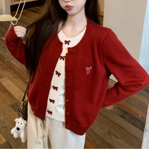Knit jacket for women with a fine ribbed pattern and an elegant button closure Lune London