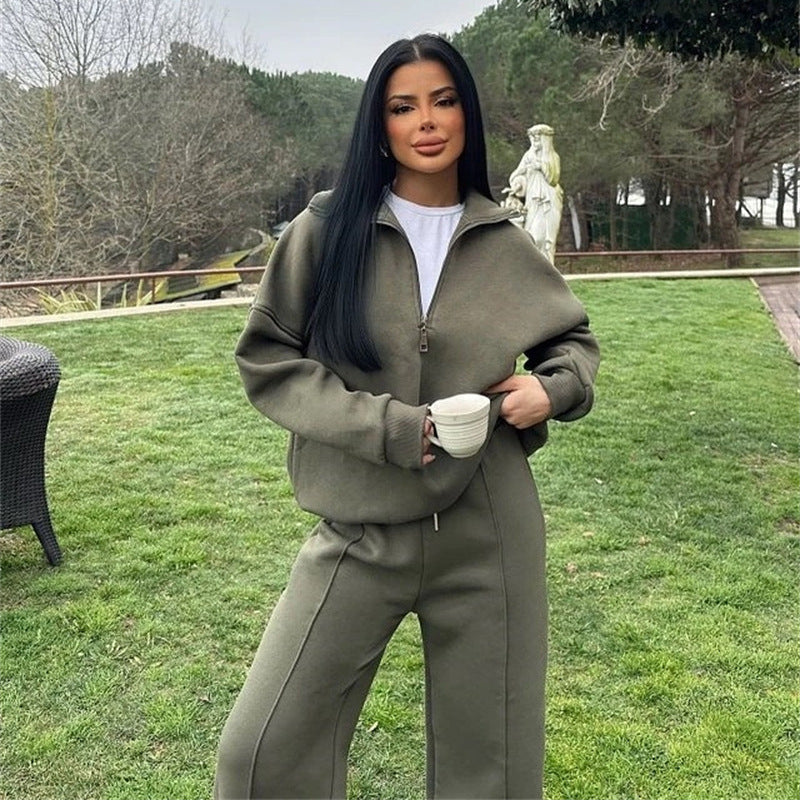 Sporty fleece loungewear set for women with high collar and zipper Lune London