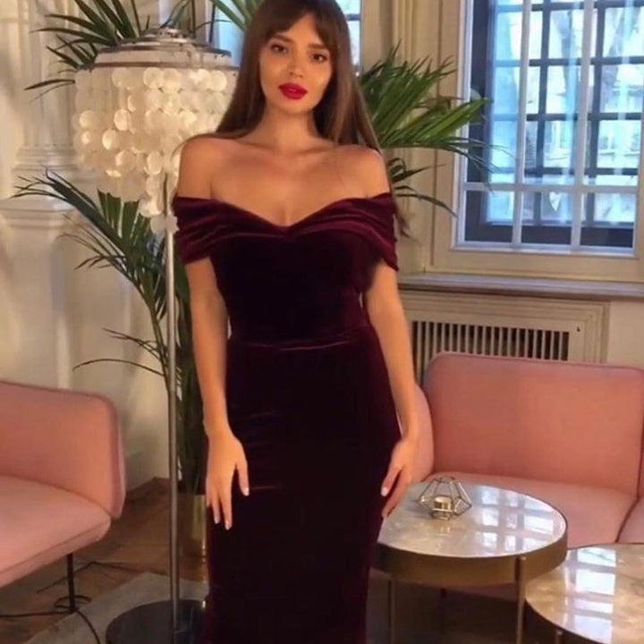 Fitted velvet dress for women with off-shoulder design and elegant cut Lune London