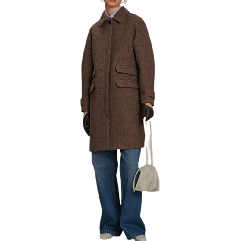 Elegant wool coat for women with pockets and contrasting buttons Lune London