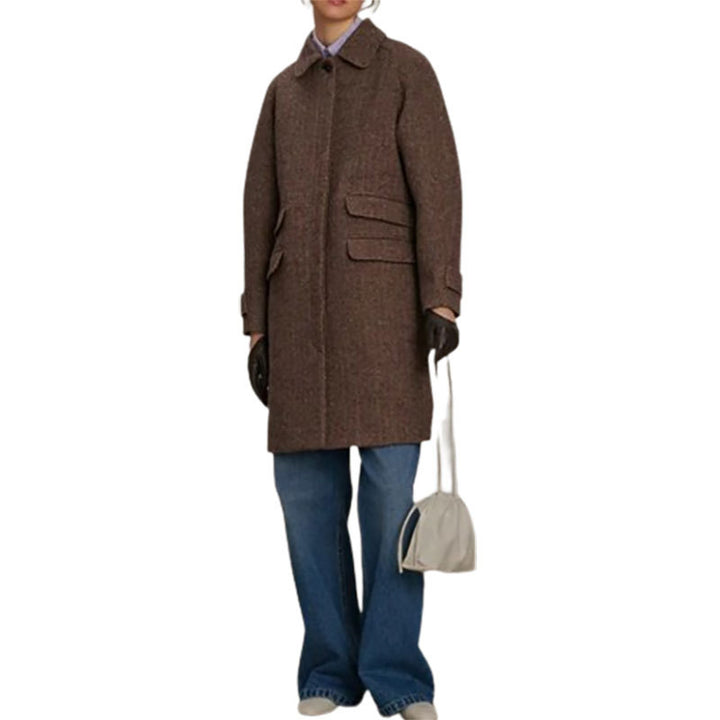 Elegant wool coat for women with pockets and contrasting buttons Lune London