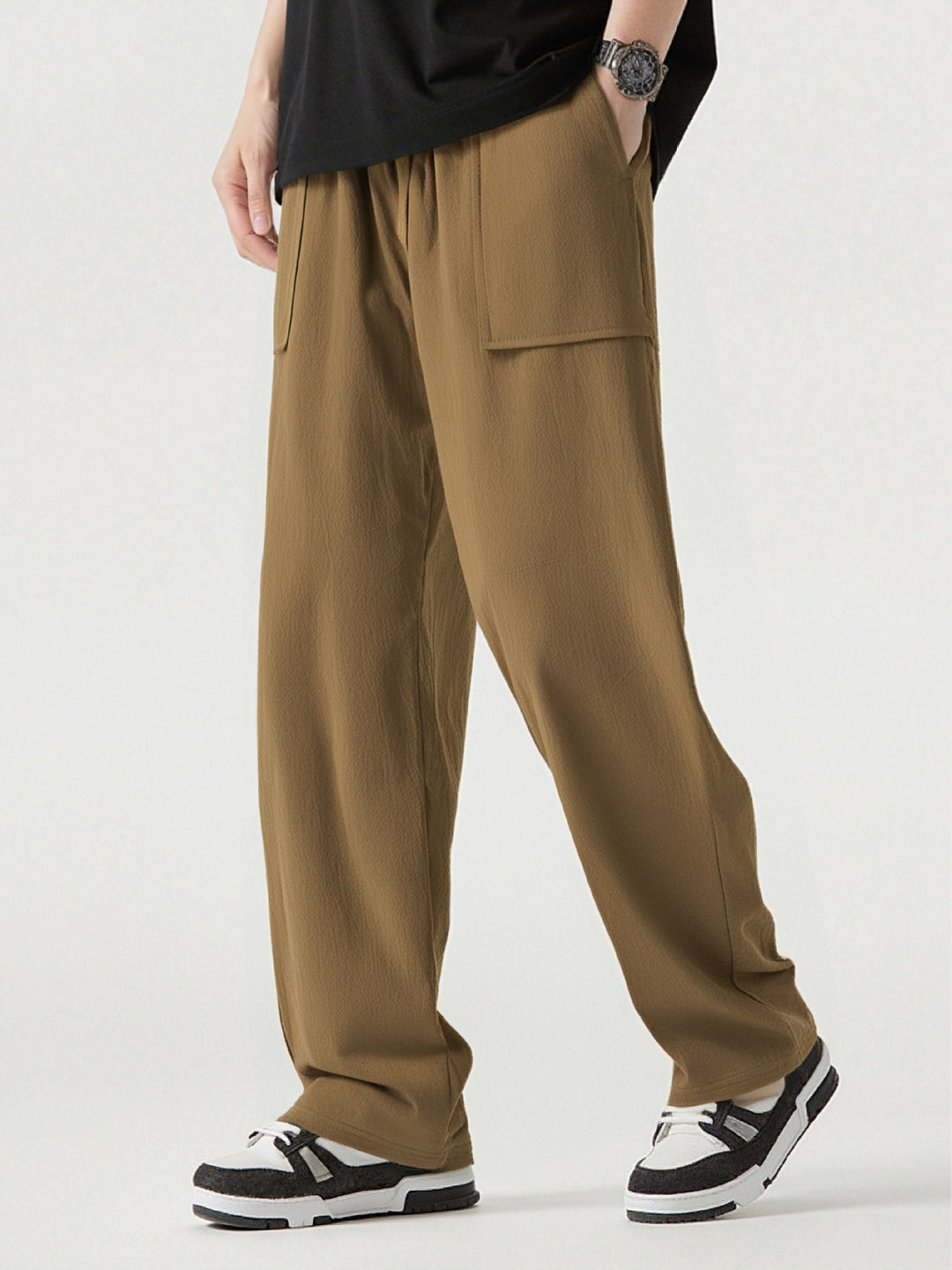 Casual cargo pants for men with practical pockets and elastic waist Lune London