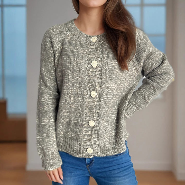 Cardigan confortable pour femmes avec de grands boutons et une belle texture Chic & Stil