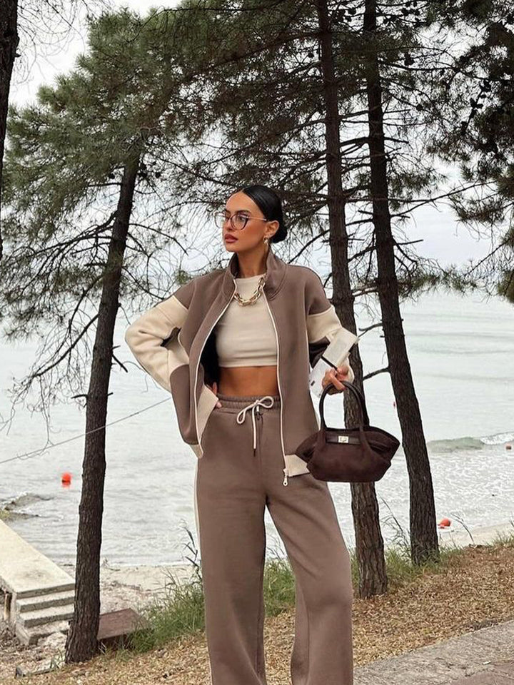 Women's casual tracksuit with cropped top and wide-cut pants Chic & Stil