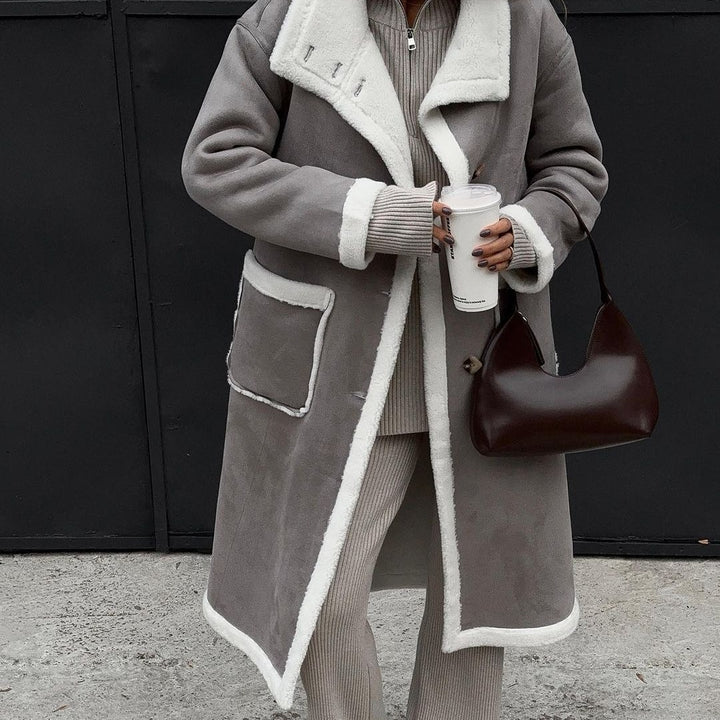 Ladies elegant and warm fleece coat with oversized cut and stylish button placket