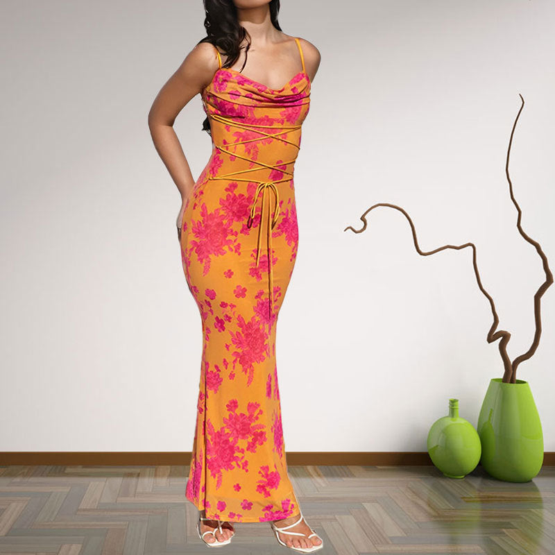 Robe maxi femme avec un élégant décolleté à cascades et des bretelles spaghetti décoratives Chic & Stil