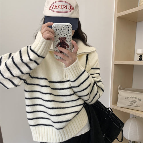 Sweater décontracté pour femmes avec design rayé et demi-zip Chic & Stil