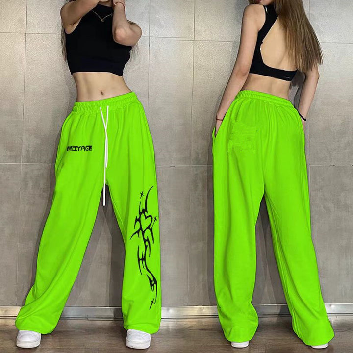 Women's casual leisure pants with a wide cut and striking graphic design Chic & Stil