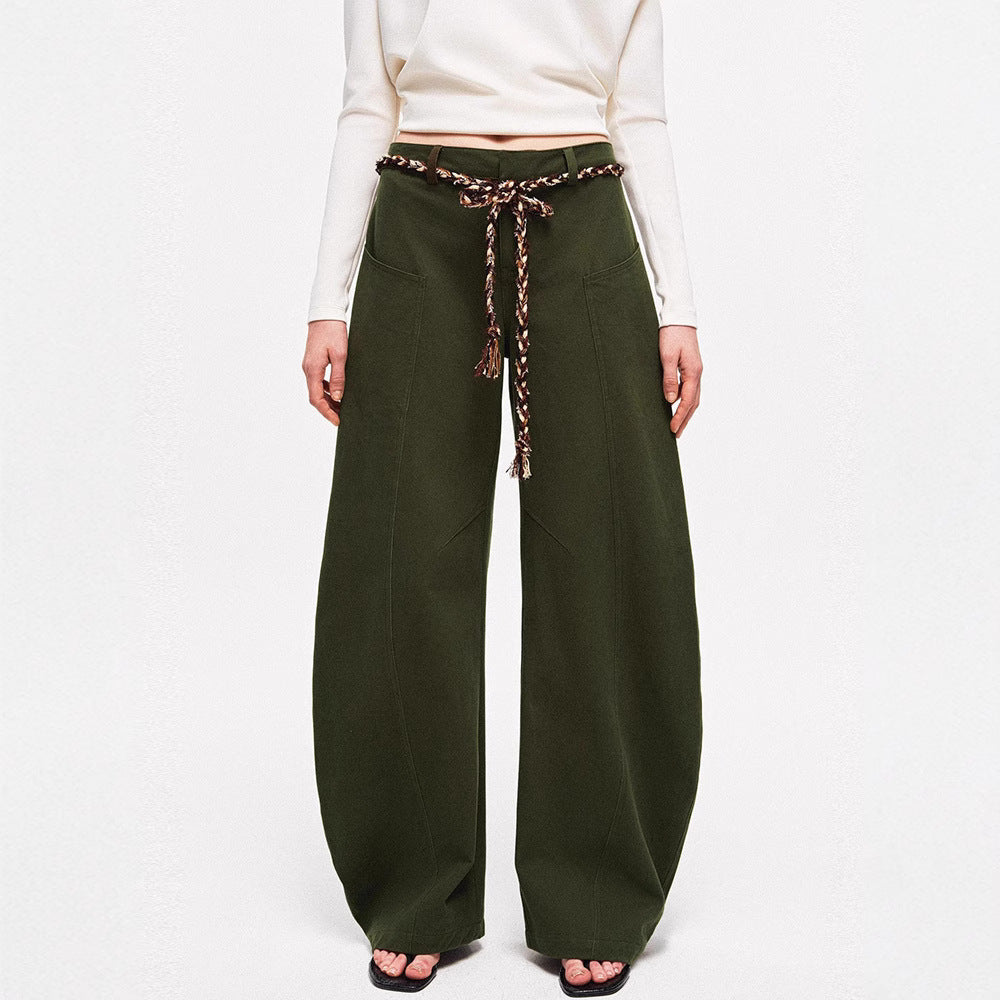 Pantalons Chino Amples pour Femmes avec Design Élégant et Ceinture Tressée Chic & Stil