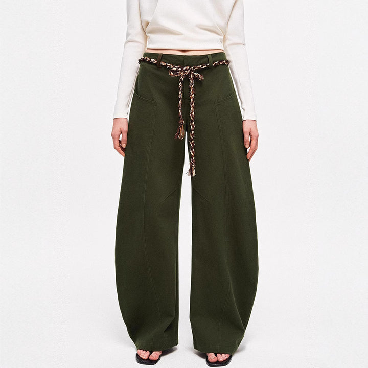 Pantalons Chino Amples pour Femmes avec Design Élégant et Ceinture Tressée Chic & Stil