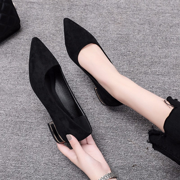 Elegant ladies' pumps with a comfortable block heel Lune London