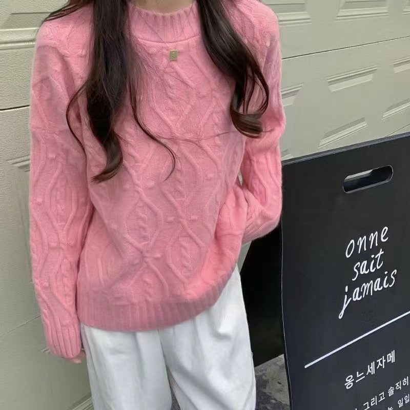 Comfortable chunky knit sweater for women with cable pattern and large edges Lune London