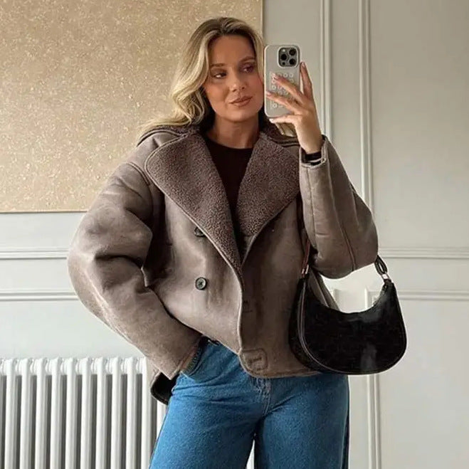 Oversized faux fur jacket for women with a wide collar Lune London