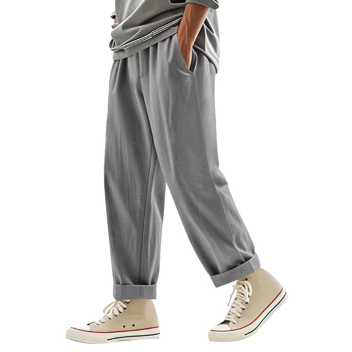 Casual pants for men with elegant pleats and a comfortable fit Lune London