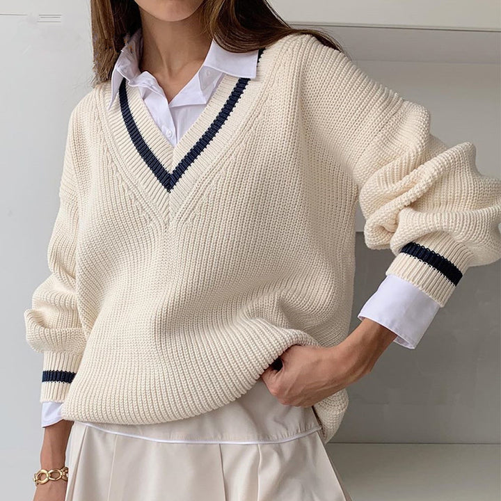 Trendy women's sweater with V-neck, puff sleeves, and textured fabric Lune London
