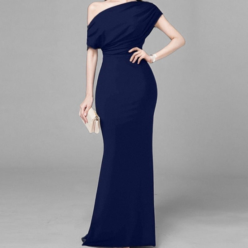 Robe maxi élégante pour femme avec décolleté asymétrique et coupe ajustée Chic & Stil