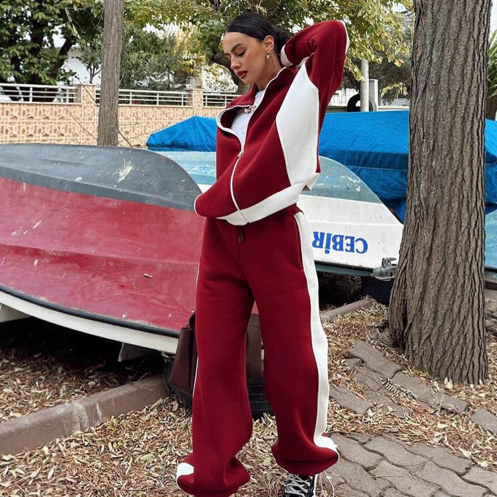 Women's casual tracksuit with cropped top and wide-cut pants Chic & Stil
