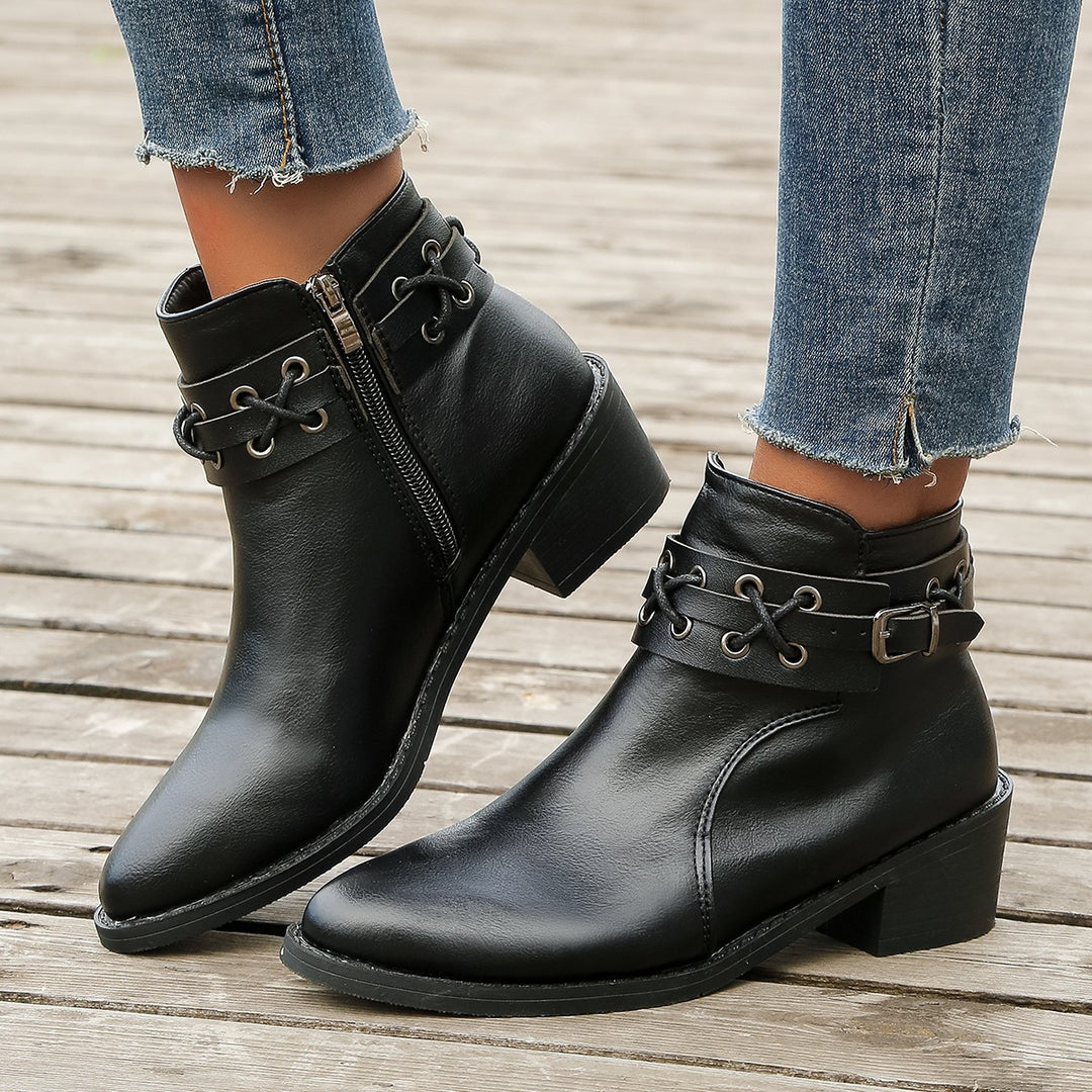 Women’s boots with trendy lace detail Lune London
