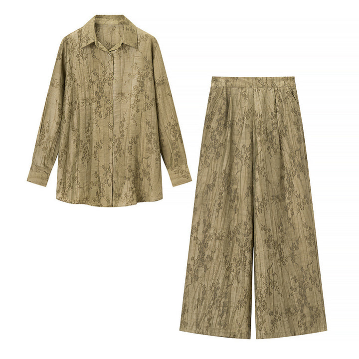 Casual women's outfit with floral pattern and relaxed fit Lune London