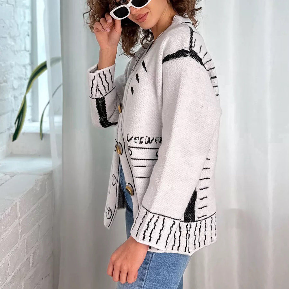 Cardigan pour femmes en tricot lâche avec un design élaboré et de grands boutons Chic & Stil