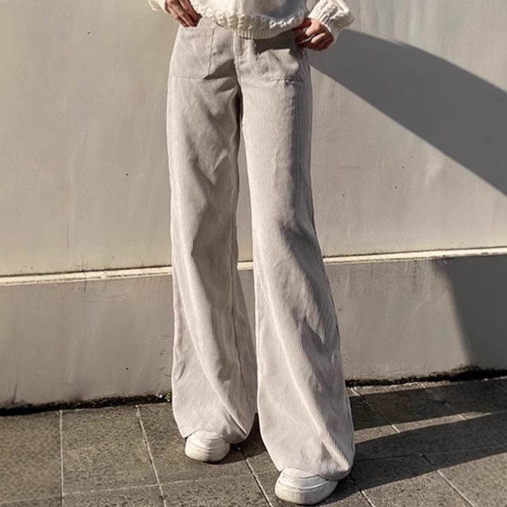 Comfortable and elegant corduroy pants for women with flared leg Lune London