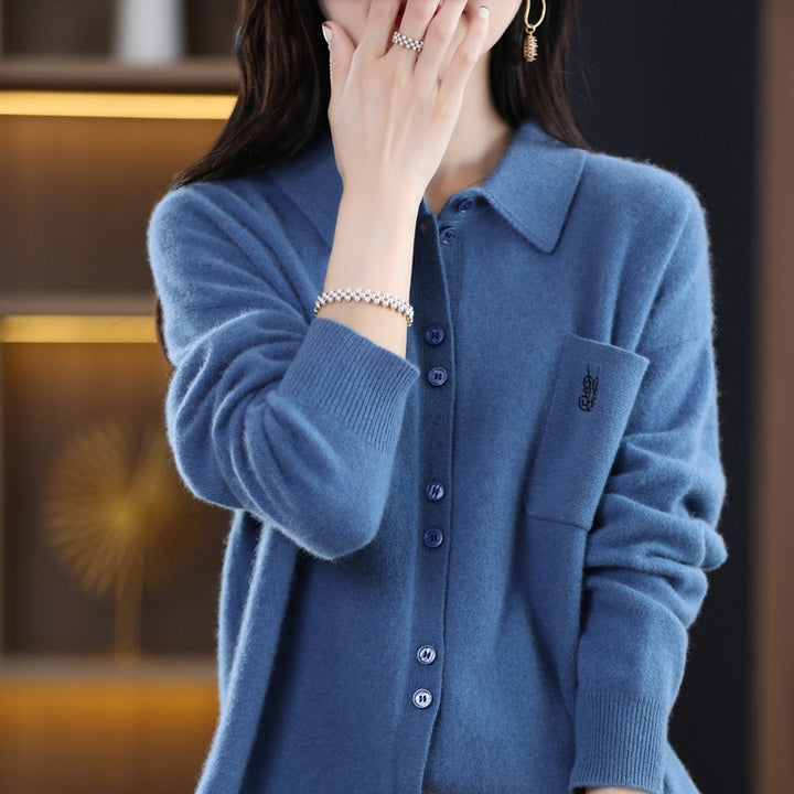 Blouse en tricot pour femmes avec une coupe claire et des détails de boutons élégants Chic & Stil