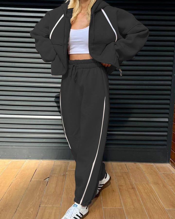 Casual hoodie and tracksuit set for women with adjustable waist and convenient pockets Lune London