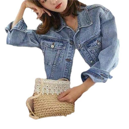 Veste en denim pour femmes avec broderies élaborées de la lettre Chic & Stil