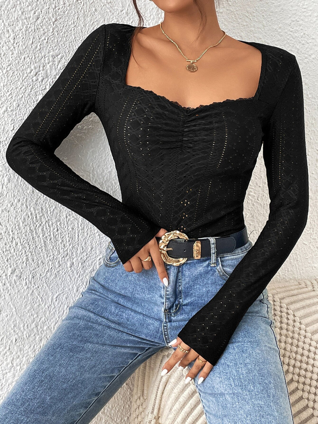 Body à manches longues pour femmes avec décolleté carré et volants raffinés Chic & Stil