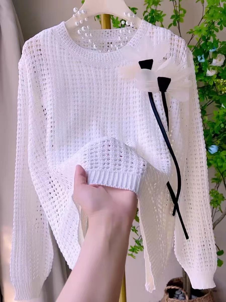 Pull en knit pour femmes avec des appliqués floraux uniques Chic & Stil