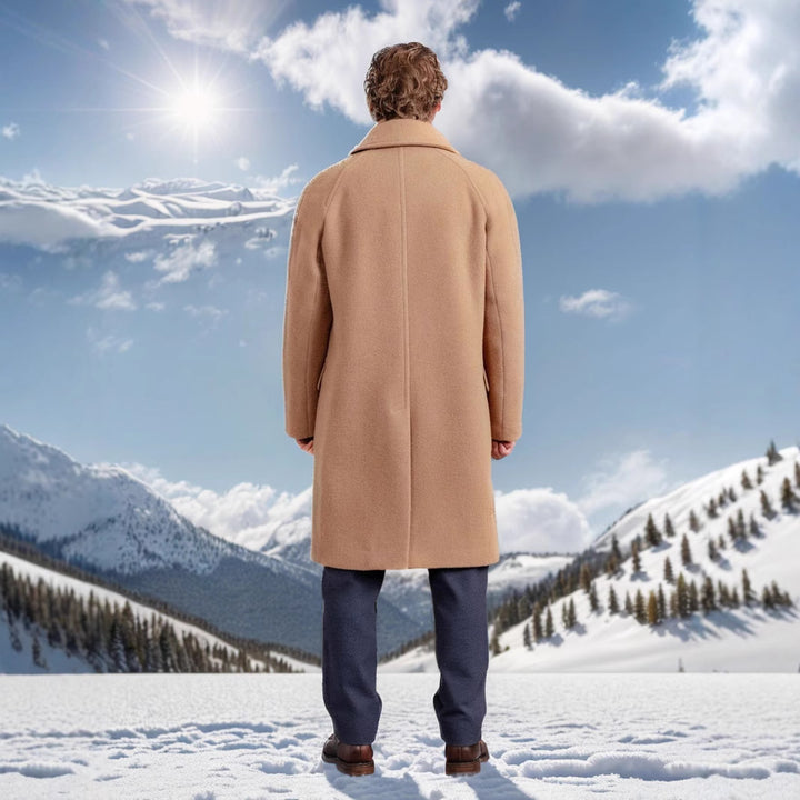 Elegant wool coat for men with double-breasted buttons and practical piped pockets Lune London