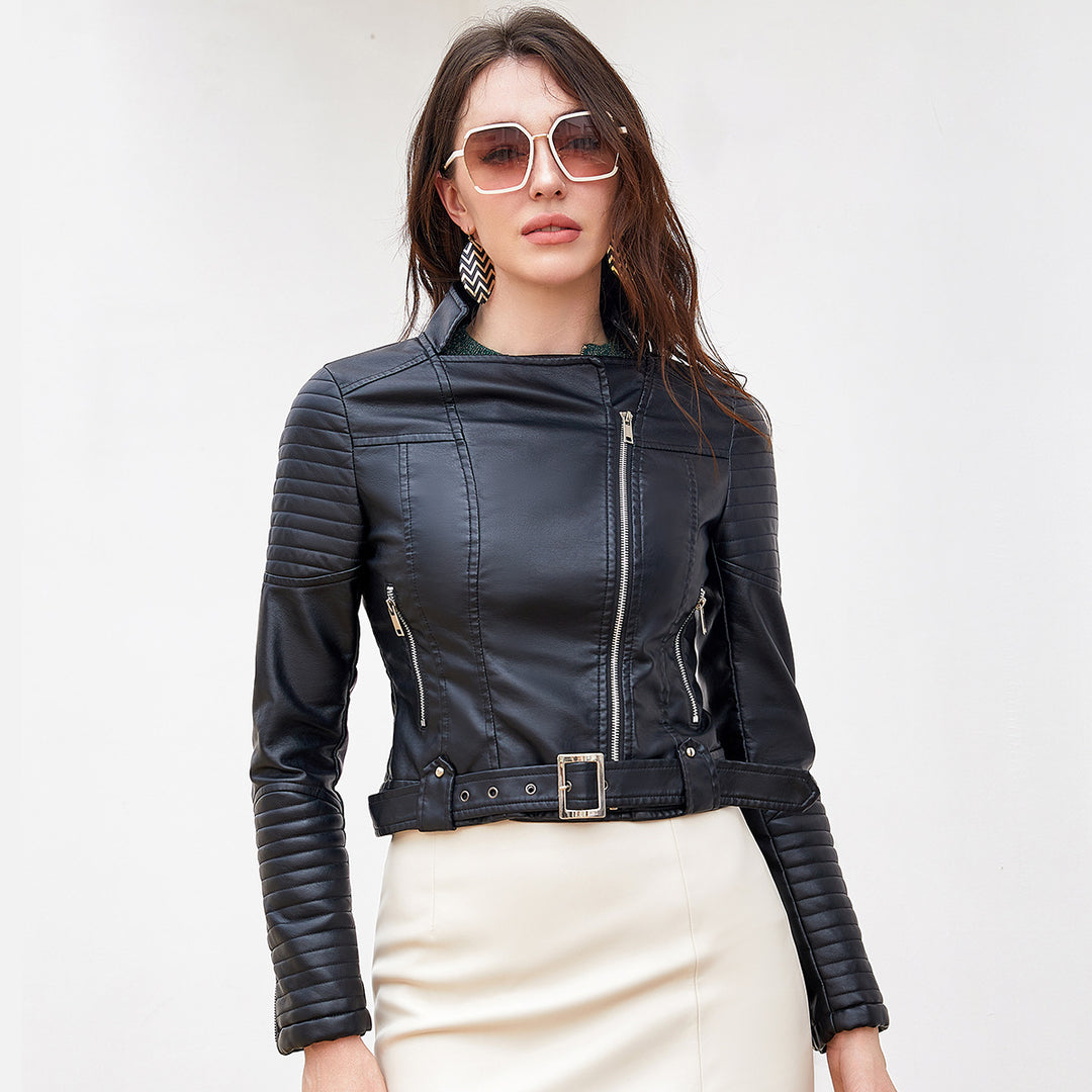 Veste de biker à la mode pour femmes avec un élégant motif matelassé et des détails de fermeture éclair attrayants Lune London