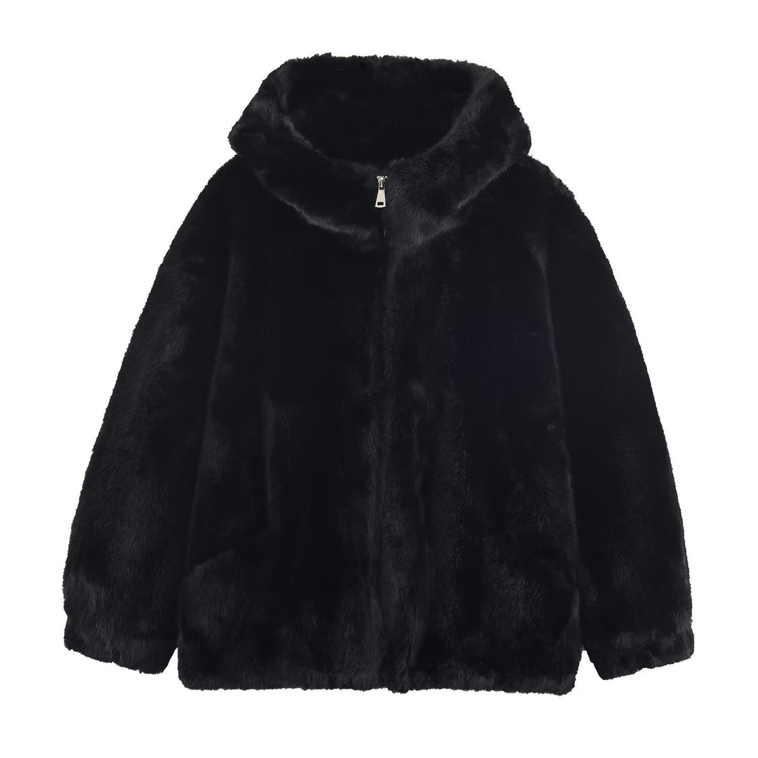 Ladies Cozy and luxurious faux fur jacket with hood and practical pockets Lune London