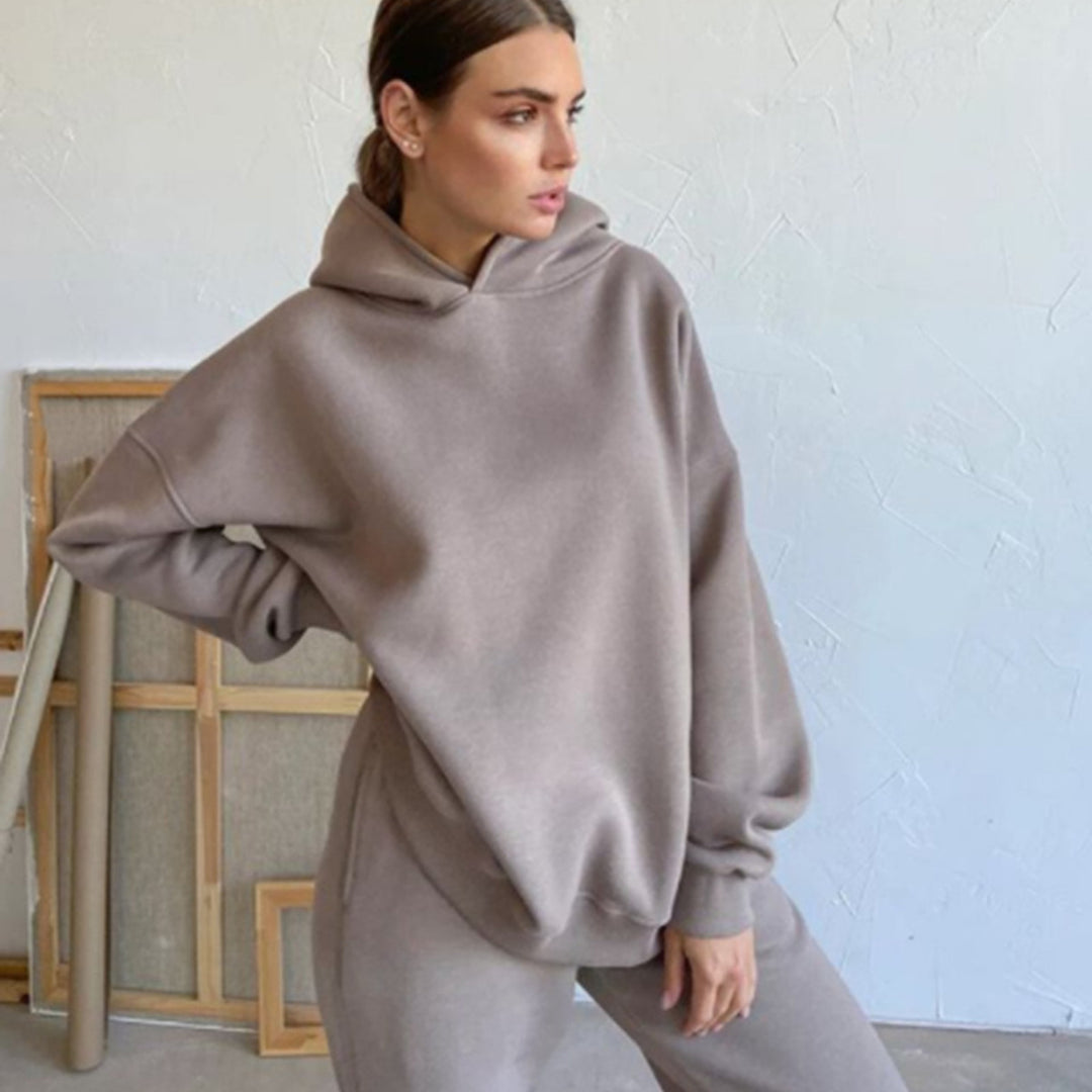 Comfortable women’s hoodie set and chic jogging pants
