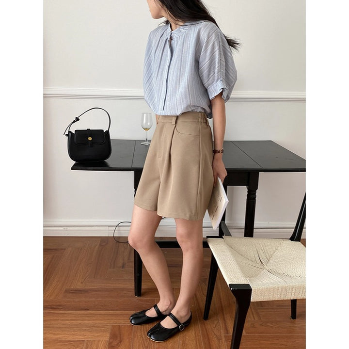 Women short sleeve blouse with textured design and button closure Chic & Stil