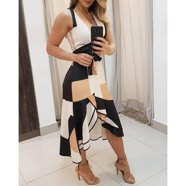 Robe portefeuille femme avec motif graphique moderne et détail de ceinture Chic & Stil