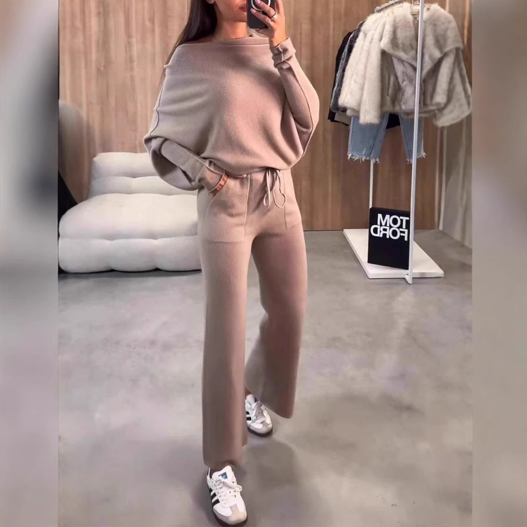 Casual set for women with loose fit and plunging neckline Lune London
