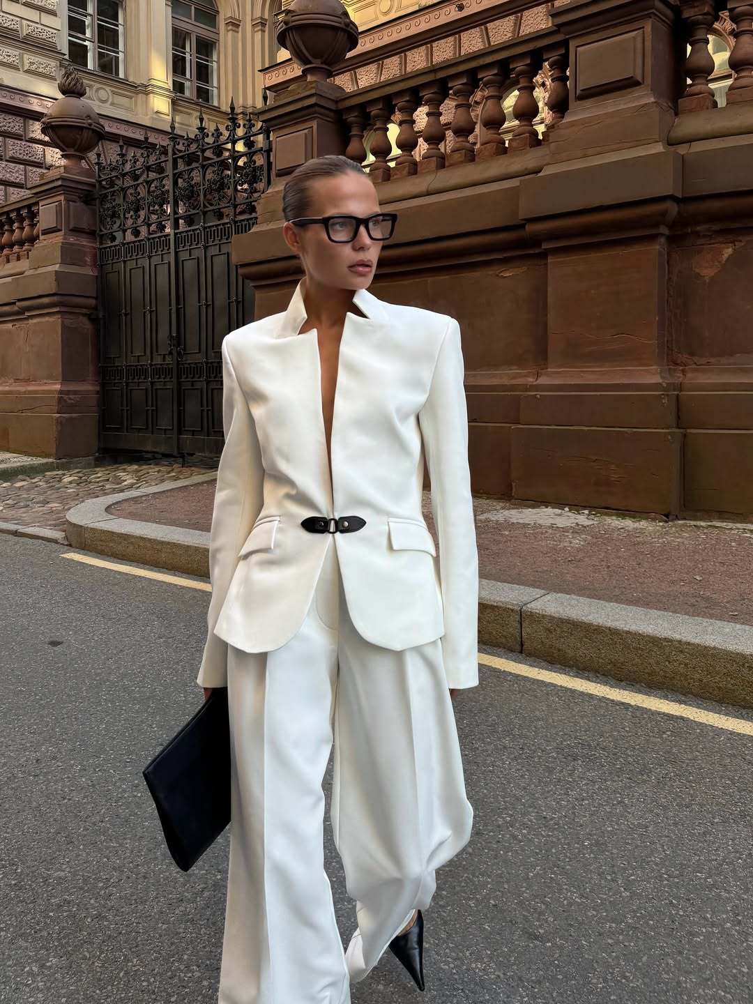 Elegant women's blazer with modern cut and original details Lune London