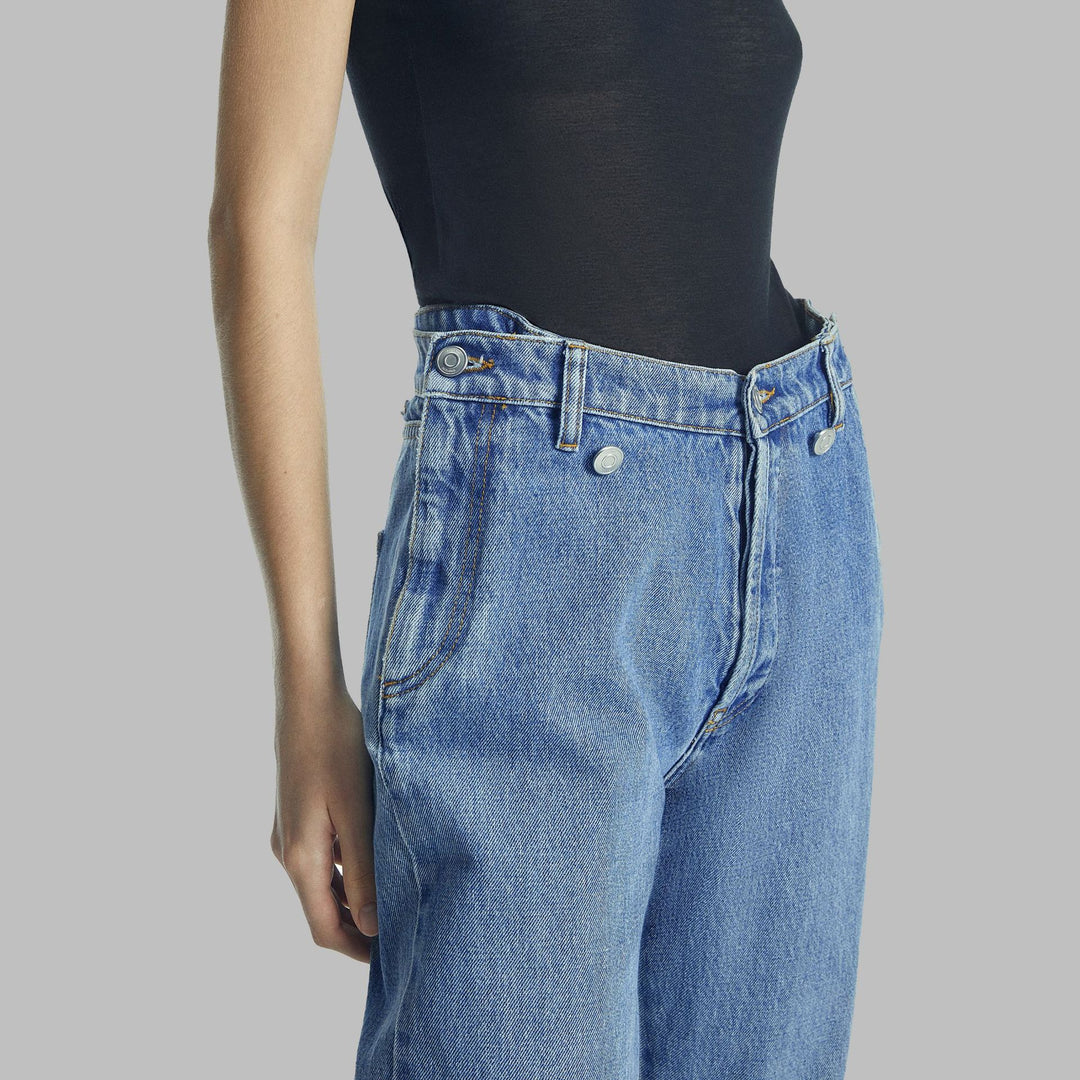High-waisted cargo jeans for women with a relaxed fit and unique pockets Lune London