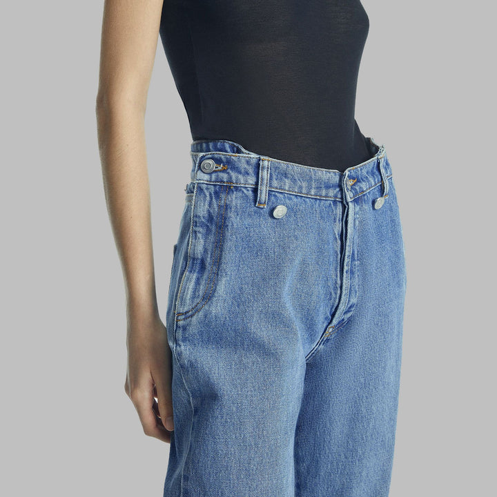 High-waisted cargo jeans for women with a relaxed fit and unique pockets Lune London