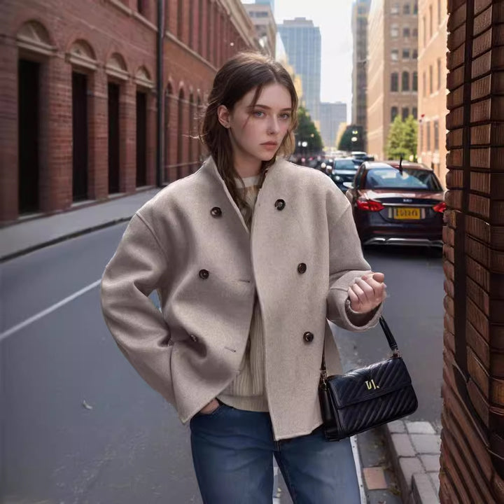 Trendy short jacket for women with double-breasted buttons and casual sleeves Lune London