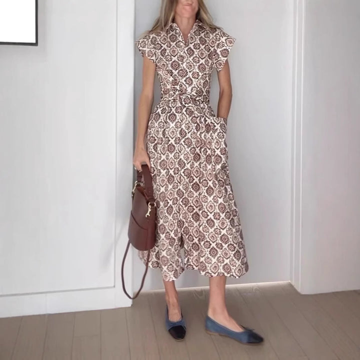Maxi dress for women with an elegant floral pattern and a chic waist refinement