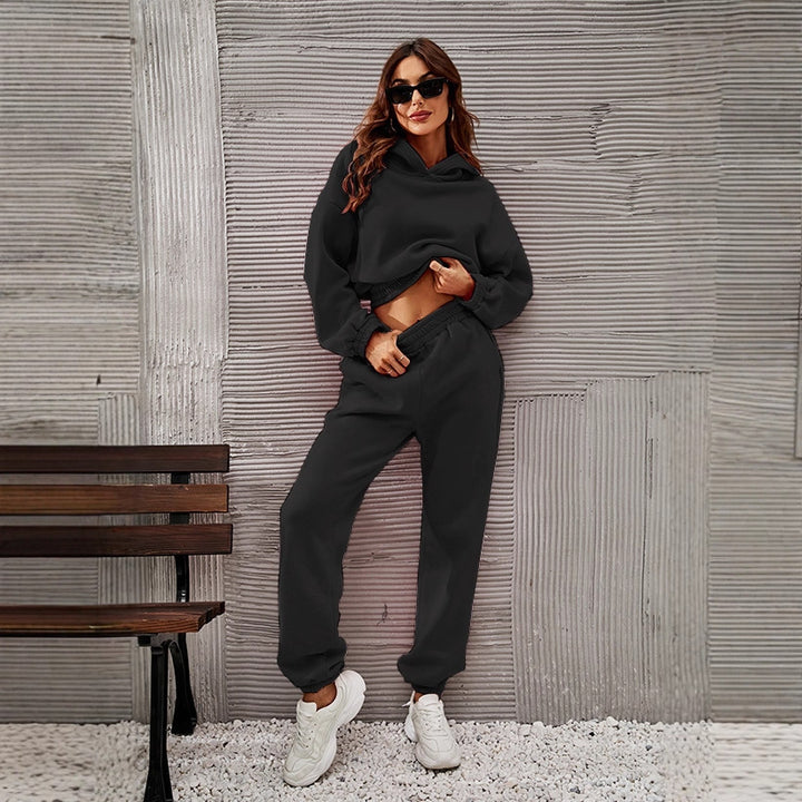 Women's tracksuit with a casual cut and elastic waistband