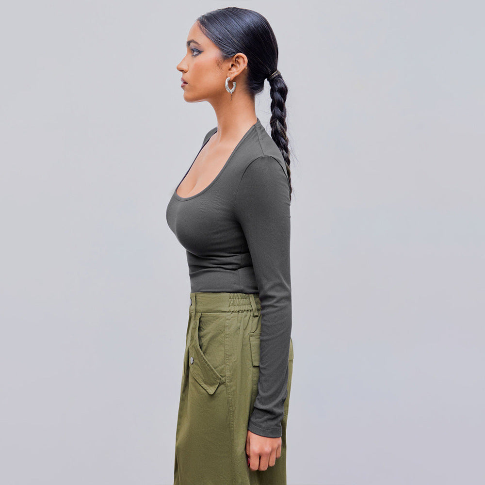 Chemise à manches longues pour femmes avec un décolleté rond profond et une texture côtelée tendance Chic & Stil