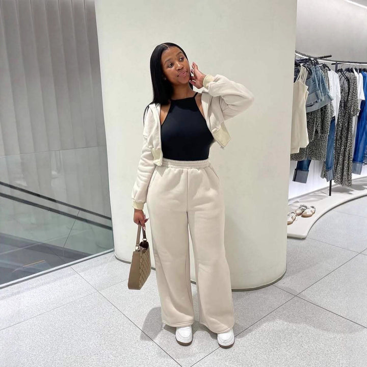 Women leisure jogging set with wide pants and cropped hoodie Lune London